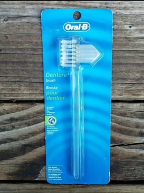 (1) Oral B Denture Brush/Toothbrush - 2001